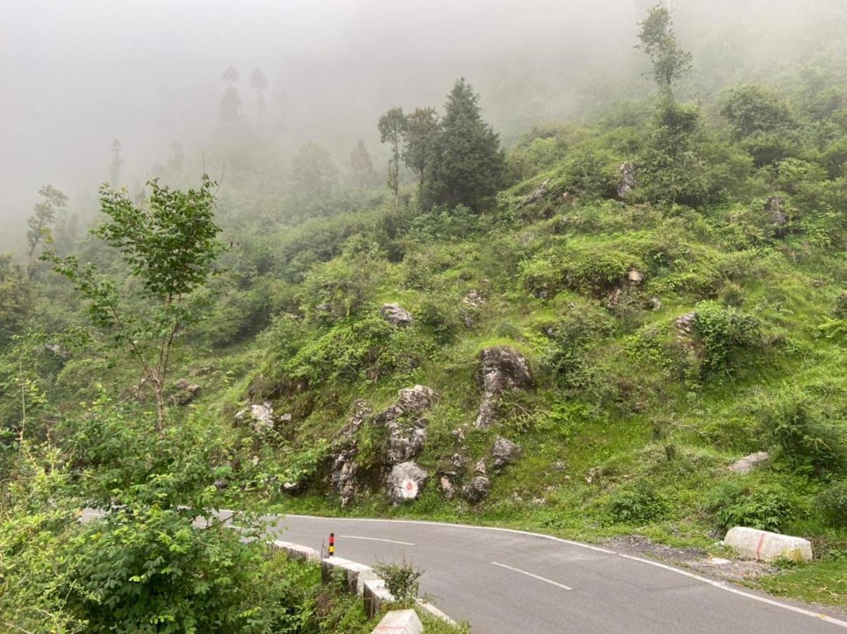 Icebergs Mussoorie - A Boutique Stay And 24 Hrs Roof Top Cafe Екстериор снимка