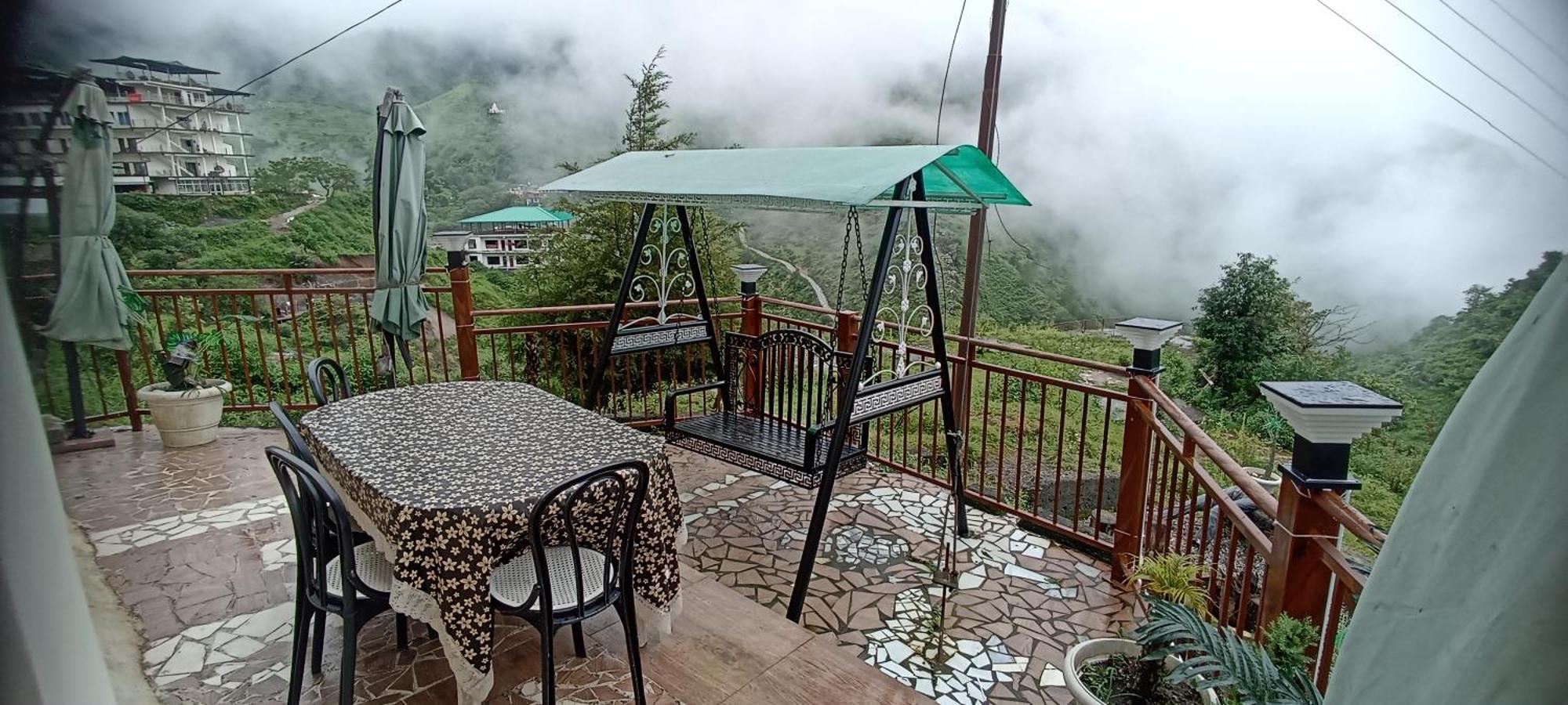 Icebergs Mussoorie - A Boutique Stay And 24 Hrs Roof Top Cafe Екстериор снимка