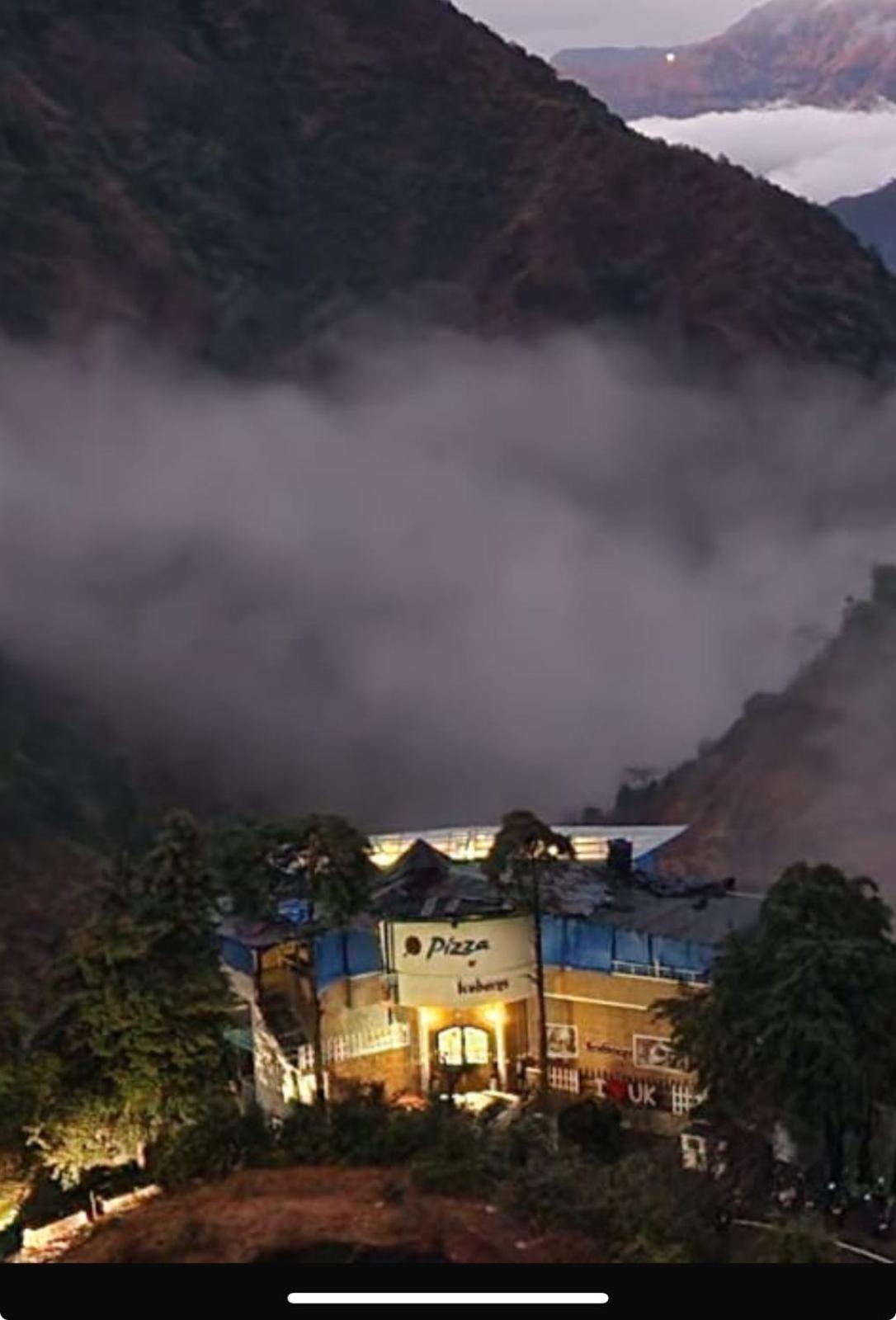 Icebergs Mussoorie - A Boutique Stay And 24 Hrs Roof Top Cafe Екстериор снимка