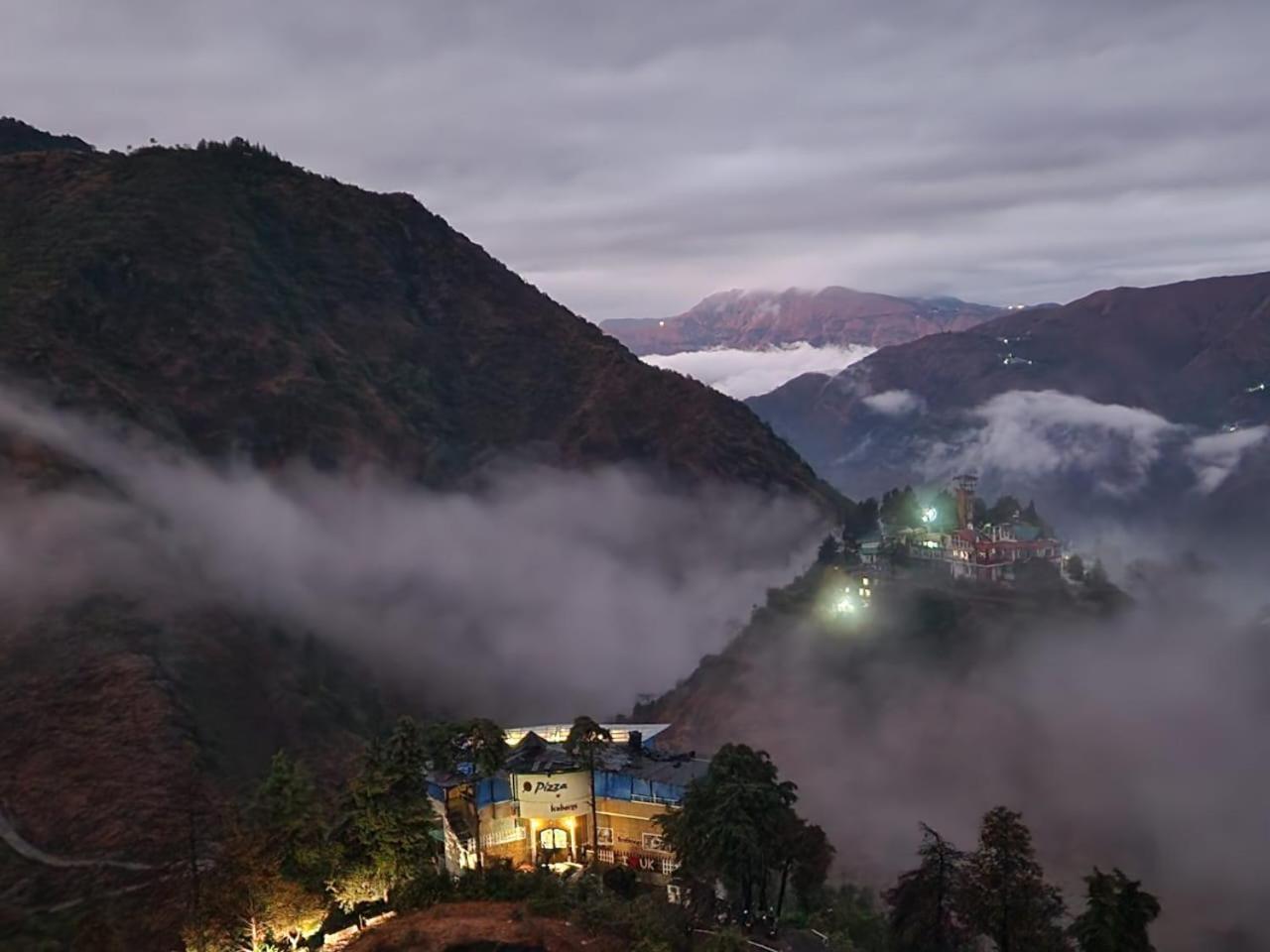 Icebergs Mussoorie - A Boutique Stay And 24 Hrs Roof Top Cafe Екстериор снимка